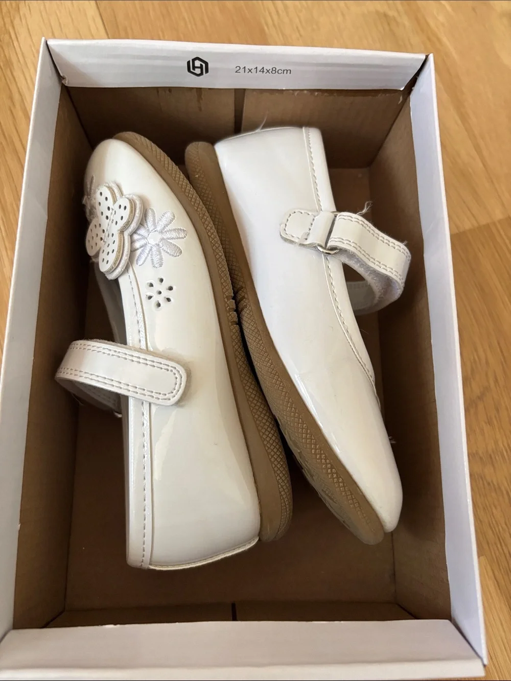 Rachel Shoes White Patent Mary Janes with Butterfly Accent 9T